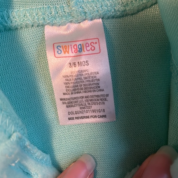 Two piece - Picture 5 of 6